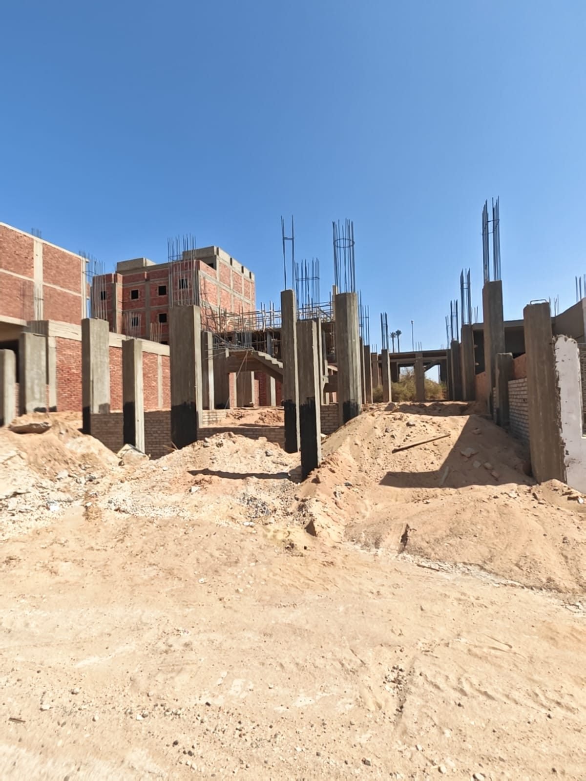 ارض - اسوان الجديدة - الحي الثاني - بجوار مدرسة النيل